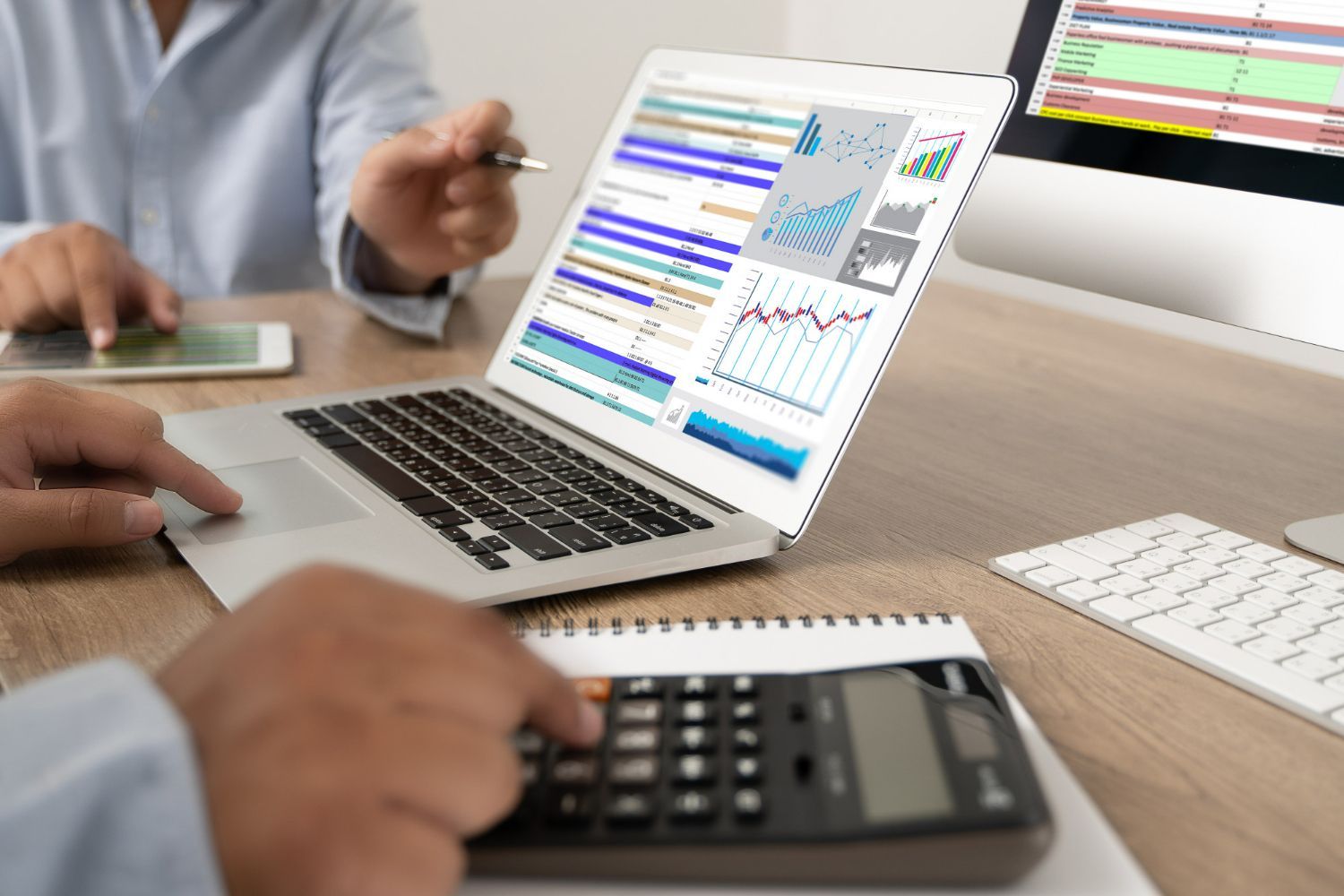 Accounting Software Showdown: QuickBooks, Xero, or Sage for Ontario SMEs?